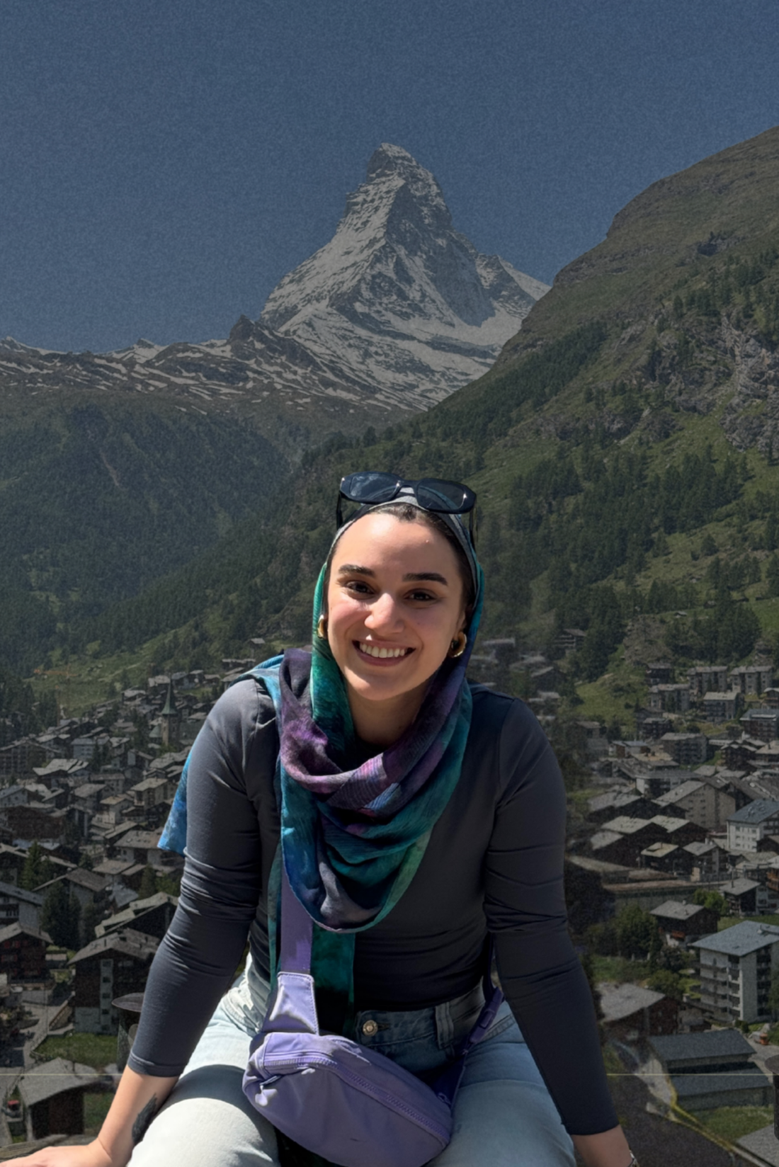 Arab woman traveling in a modest style, reflecting self-expression and personal growth