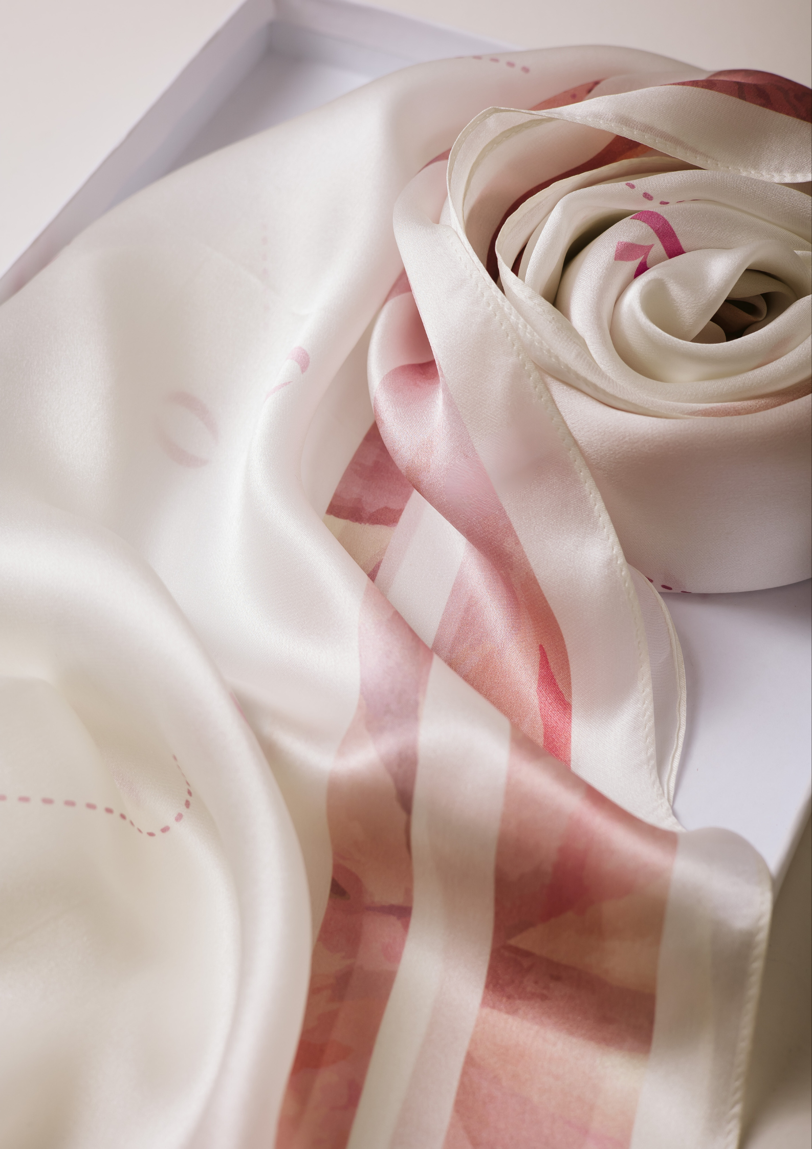 The Benefits of Silk Scarves: Exploring the Comfort of Luxury - Worood