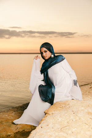 Darya modal scarf styled for long days and everyday comfort – سكارف مودال داريا مريح للحجاب اليومي وأيام العمل الطويلة