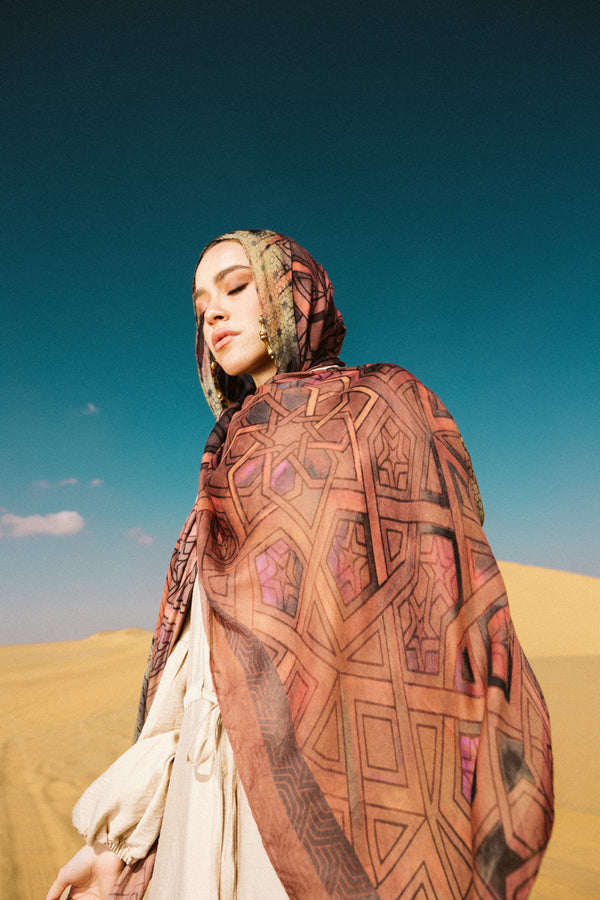 Ishbiliyah modal hijab showing breathable fabric and fluid movement – حجاب مودال إشبيليّة بخفة وتهوية طبيعية