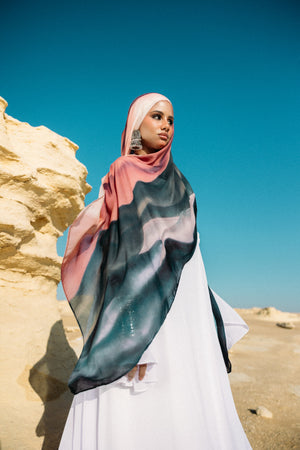 Jebal modal hijab showing breathable fabric and layered tonal movement – حجاب مودال جبال بخفة وتهوية طبيعية وتدرّجات هادئة
