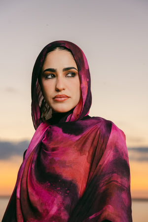 Close-up of Jumrah modal scarf fabric showing soft breathable texture – تفاصيل قماش وشاح جمرة مودال بملمس ناعم وخفيف