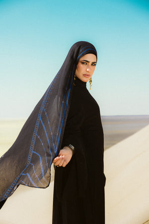 Masar modal hijab showing breathable fabric with woven inspired patterns – حجاب مودال مسار مستوحى من نسيج السدو بخفة وتهوية طبيعية

