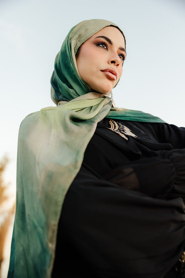 Rayan modal scarf styled for light everyday wear in warm weather – سكارف مودال ريان مناسب للاستخدام اليومي في الأجواء الدافئة