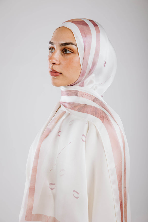 Worood Rosé Insignia Silk Scarf – سكارف حريرRosé Insignia من Worood 