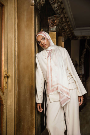 Worood Rosé Insignia Silk Scarf – سكارف حريرRosé Insignia من Worood 