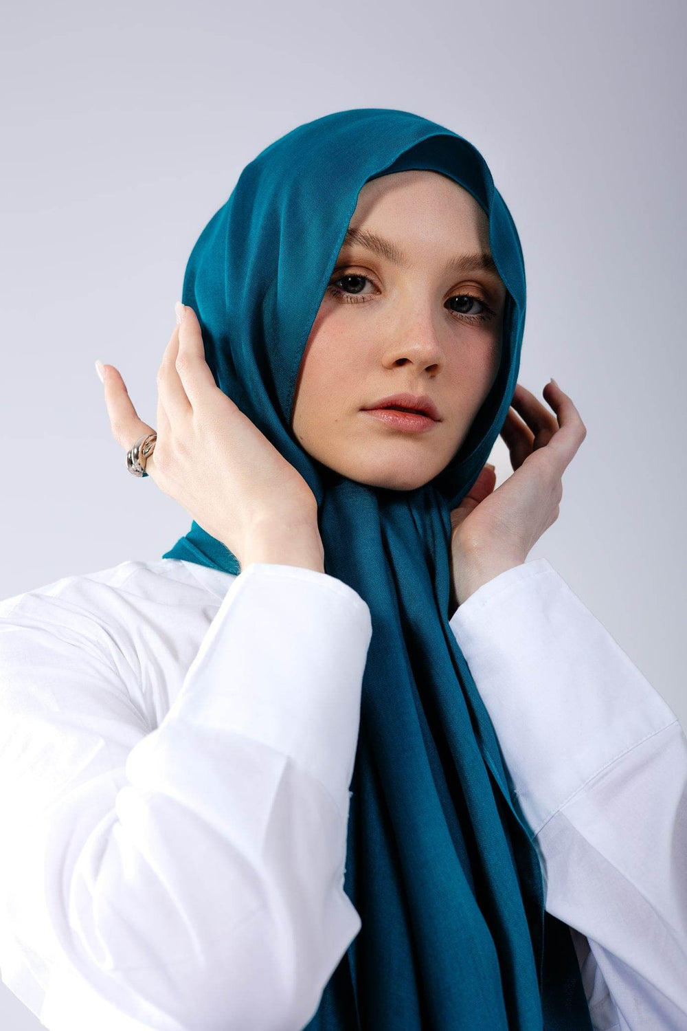 Worood Imperial Teal Bamboo Scarf Set – Bold & Stylish – سكارف بامبو أنيق باللون الأزرق البترولي – ورود