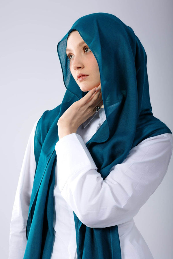 Worood Imperial Teal Bamboo Scarf Set – Bold & Stylish – سكارف بامبو أنيق باللون الأزرق البترولي – ورود