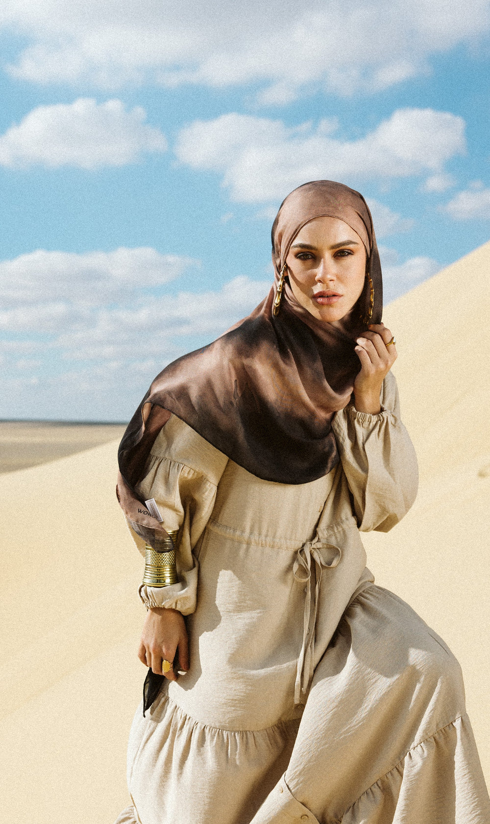 Sira modal scarf worn as a lightweight hijab with grounded fluid drape – وشاح سيرا مودال يُرتدى كحجاب خفيف بانسيابية متوازنة
