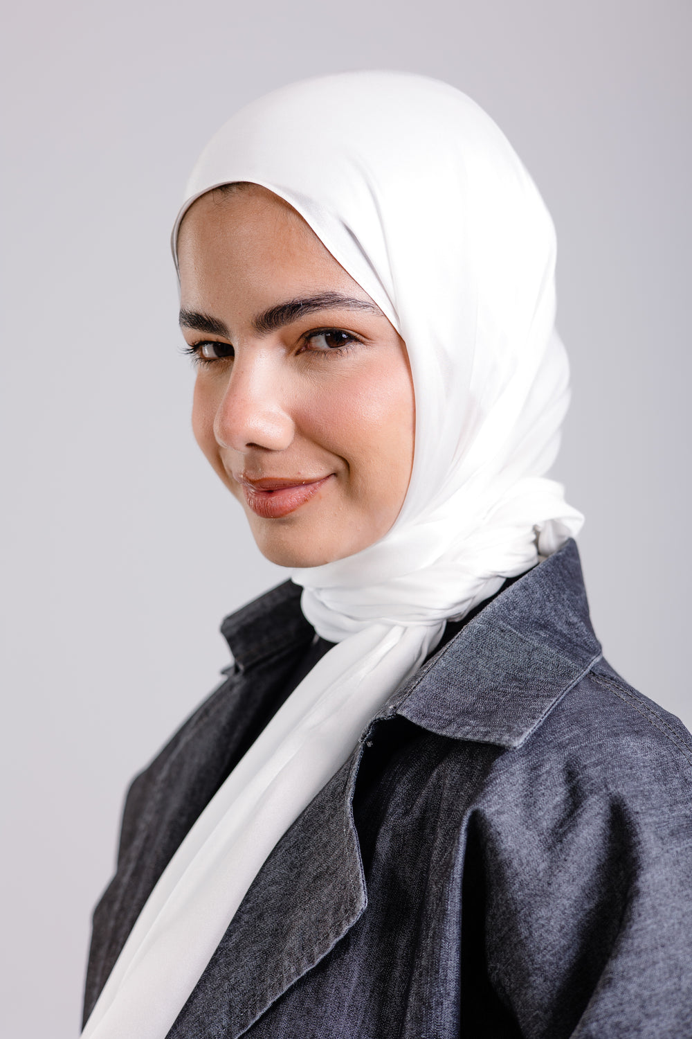 Worood Crème Silk Scarf Rectangle – light cream silk scarf with delicate sheen وشاح حريري مستطيل من Worood Crème – وشاح حريري فاتح اللون ذو لمعان رقيق