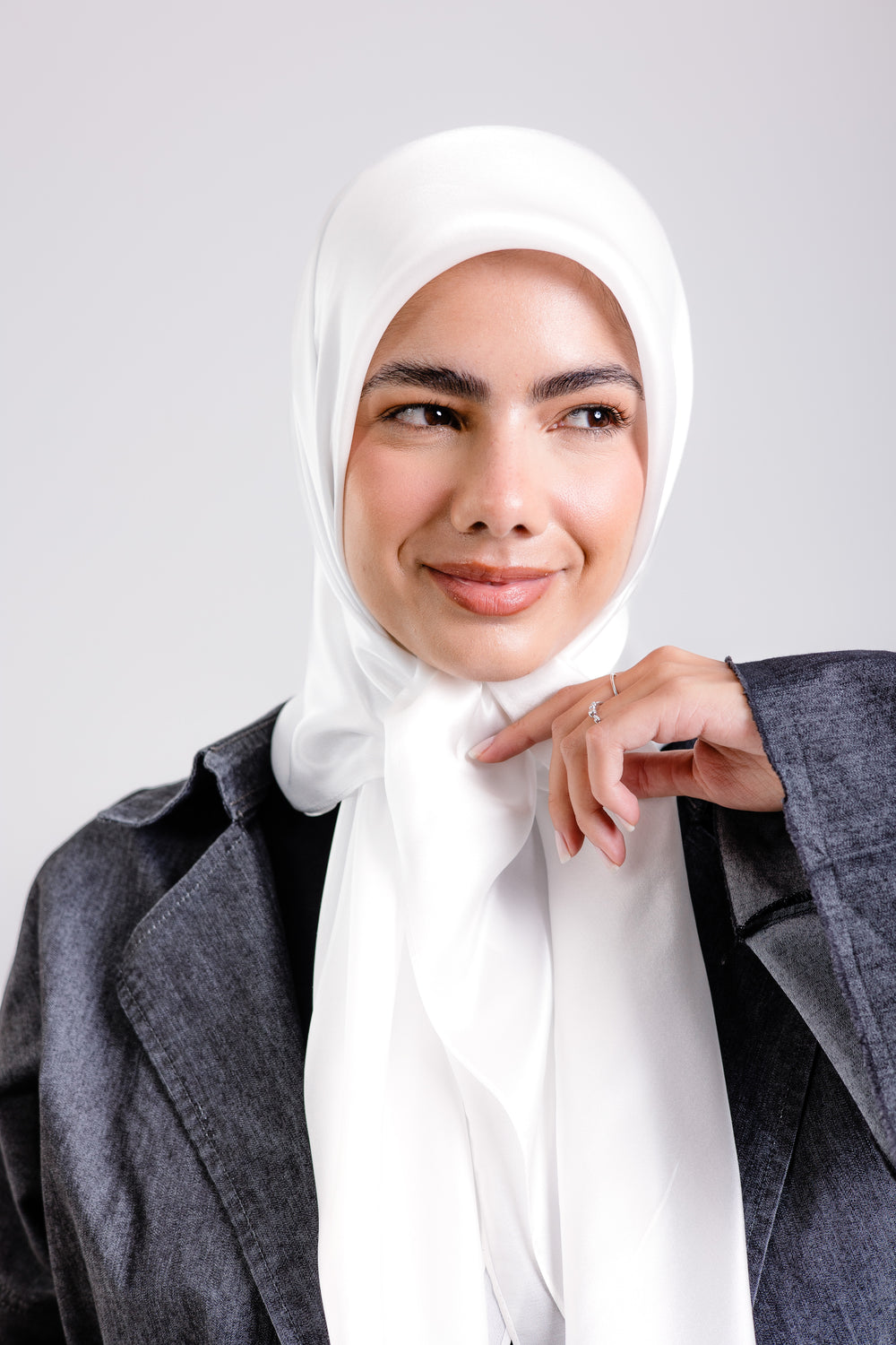 Worood Crème Silk Scarf Square – cream silk scarf with delicate soft finish - وشاح حريري مربع من Worood Crème – وشاح حريري كريمي بلمسة نهائية ناعمة ورقيقة