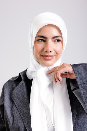 Worood Crème Silk Scarf Square – cream silk scarf with delicate soft finish - وشاح حريري مربع من Worood Crème – وشاح حريري كريمي بلمسة نهائية ناعمة ورقيقة