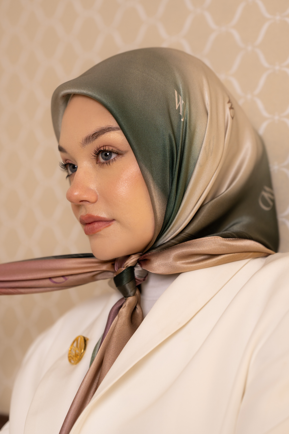 Worood Rosée Pastel Silk Scarf Square – pastel pink silk scarf with light, airy drape - وشاح حريري Rosée Pastel Silk وردي باستيل مربع من وورود روزيه – وشاح حريري وردي باستيل مع ثنيات خفيفة وجيدة التهوية