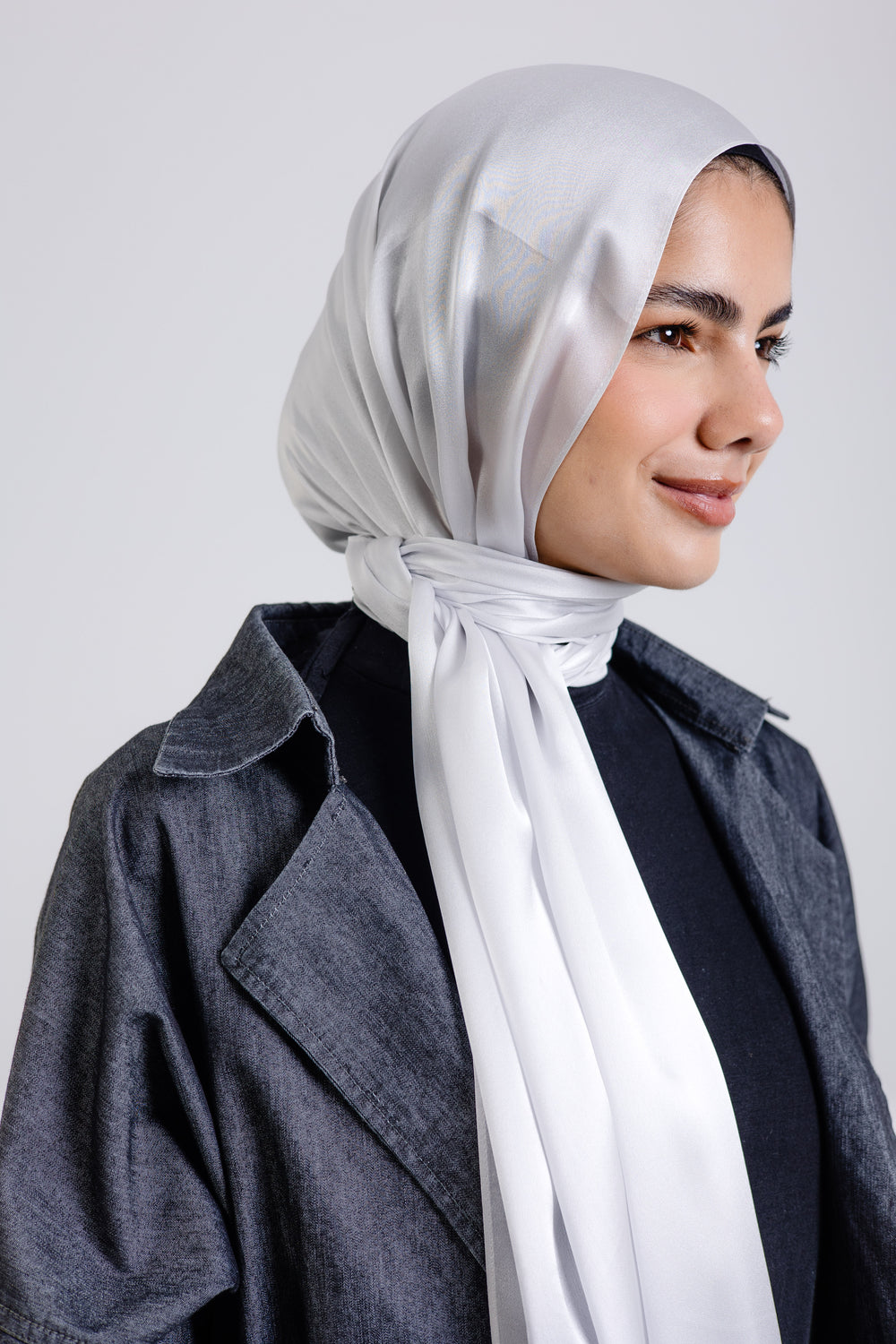 Worood Silver Silk Scarf Rectangle – elegant silver silk scarf with a glossy finish - وشاح حريري Silver Silk Scarf فضي مستطيل من ورود - وشاح حريري فضي أنيق بلمسة نهائية لامعة 